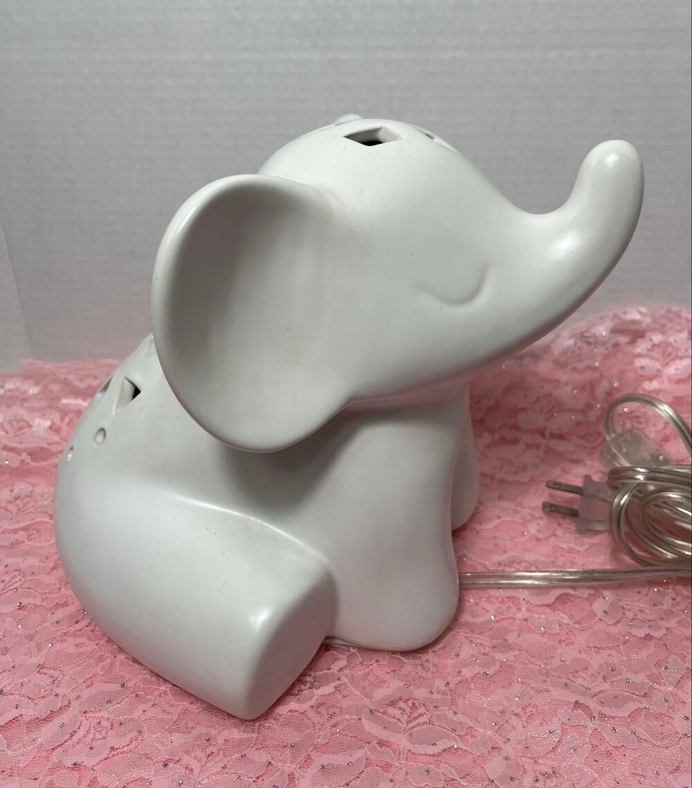 Crate & Barrel white elephant night light lamp tested kids nursery on/off switch